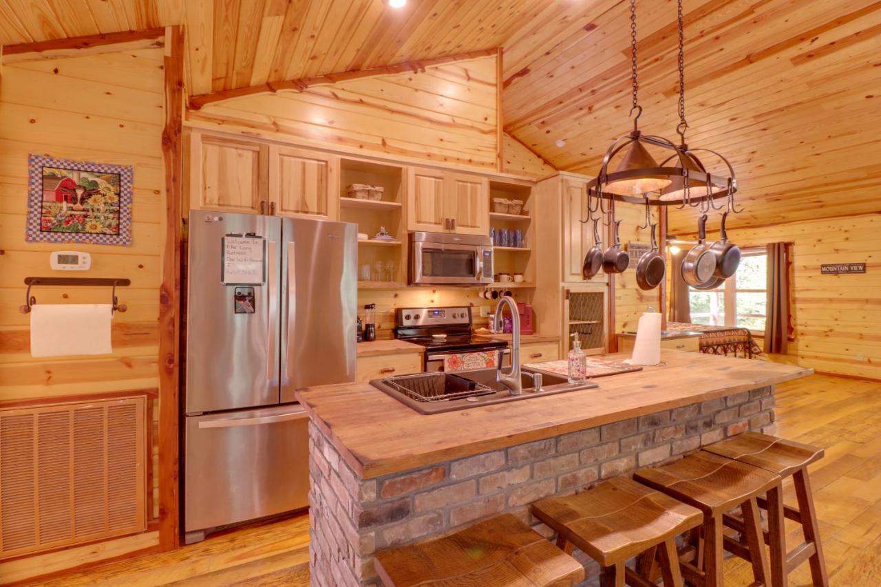 Romantic Mountain View Cabin Rental Near Downtown! Buitenkant foto