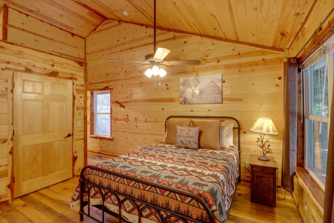 Romantic Mountain View Cabin Rental Near Downtown! Buitenkant foto