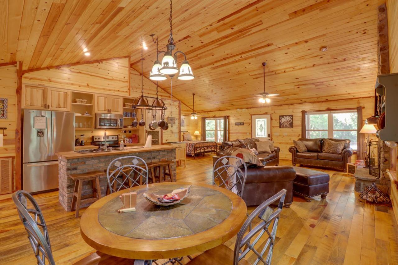 Romantic Mountain View Cabin Rental Near Downtown! Buitenkant foto