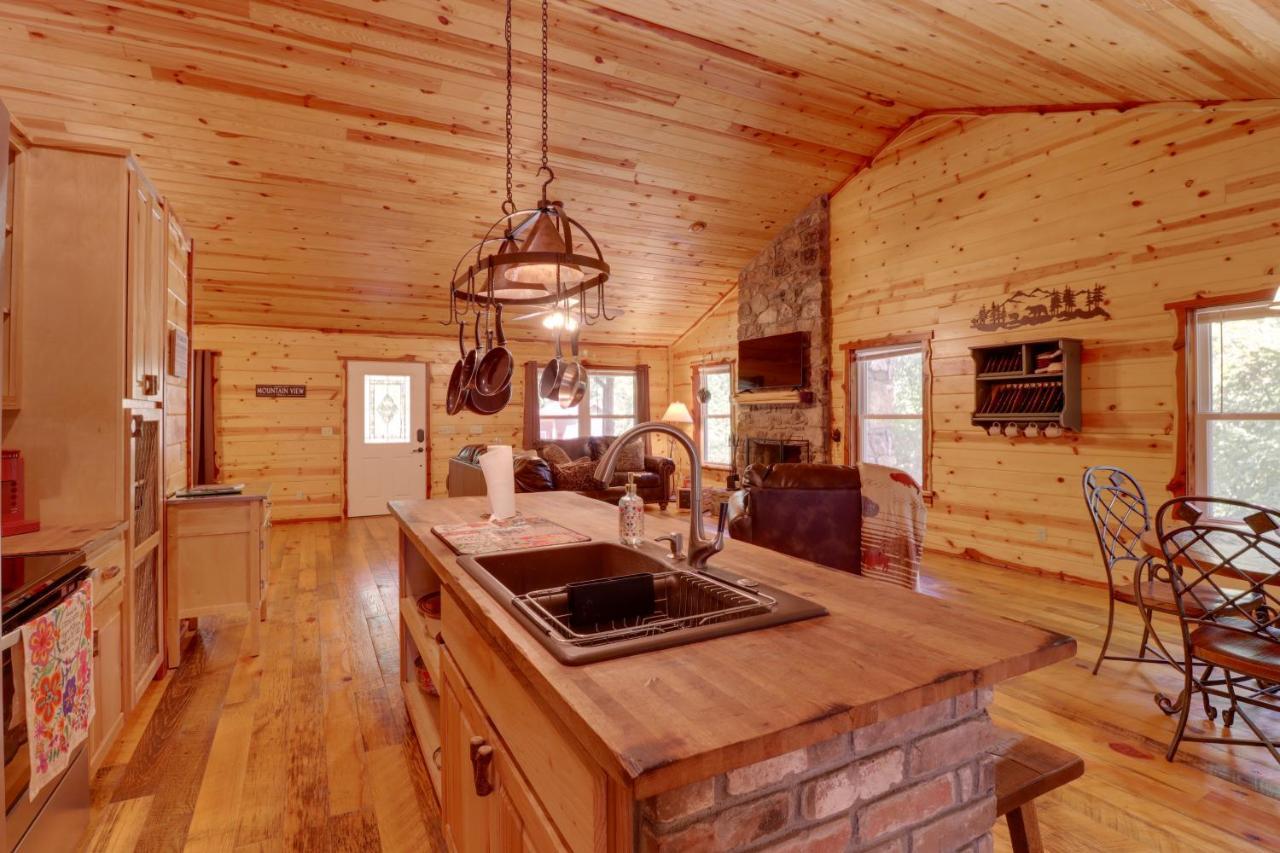 Romantic Mountain View Cabin Rental Near Downtown! Buitenkant foto